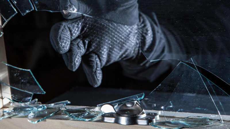 Binə qəsəbəsində mağazaya basqın olub