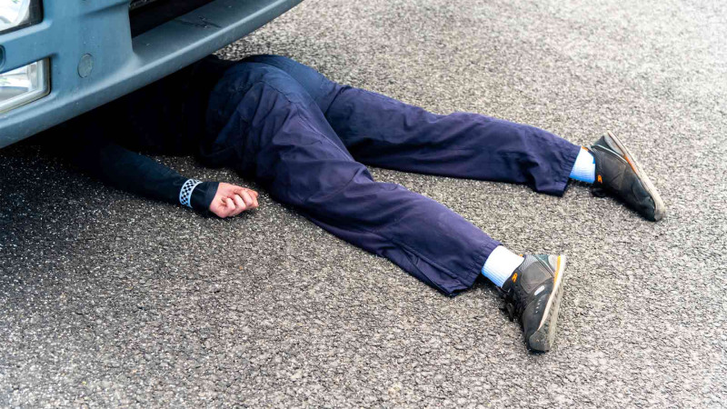 Xətaidə avtobus piyadanı vurub