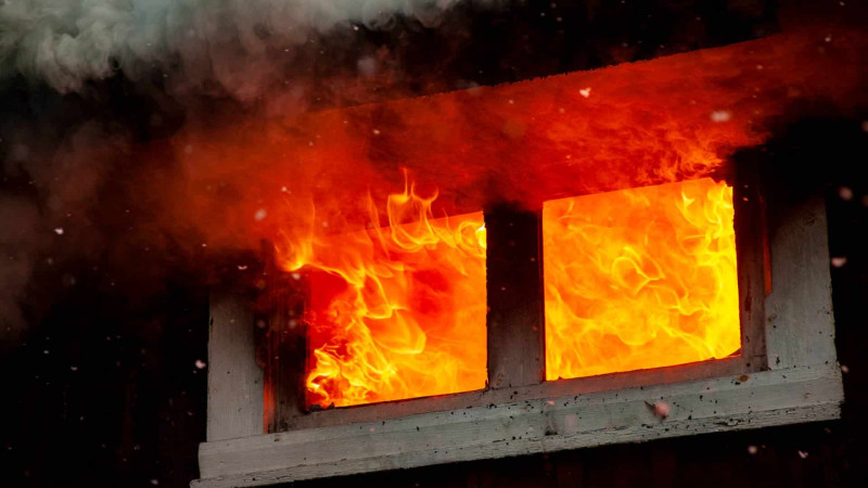 Xəzər rayonunda 40 kv.m sahəsi olan tikili yanıb