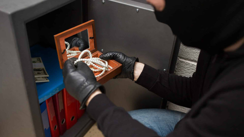 Xətai: 3 min manat dəyərində qızıl oğurlanıb