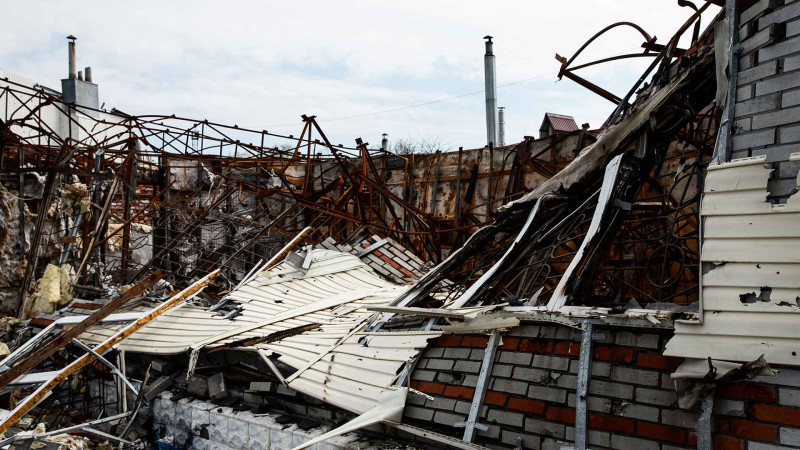 Nərimanov rayonunda tikintisi dayandırılan binalar sökülür