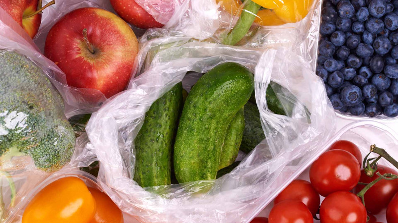 Azərbaycanda insanlar ətraf mühitə daha diqqətli olacaqlar: marketlərdə plastik paketlər pullu olacaq