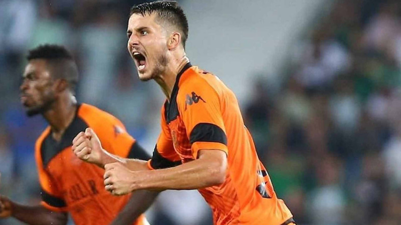 Bakı klubuna Macarıstanlı futbolçu gəlir