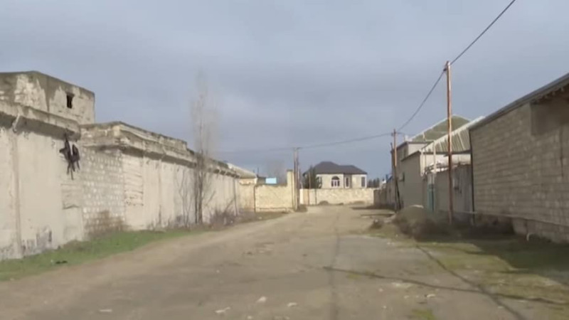 Nardaran qəsəbəsinin sakinləri palçıq və toz içində yaşayırlar