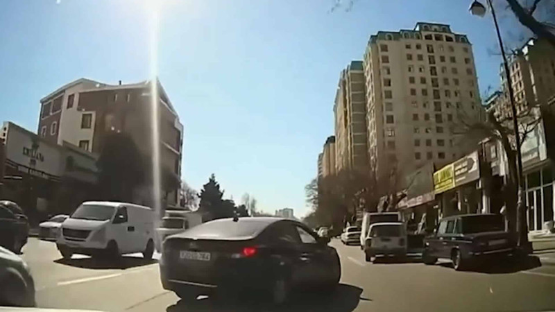 Qadın sürücü qaydanı pozdu, sonra başqasını borclu çıxardı