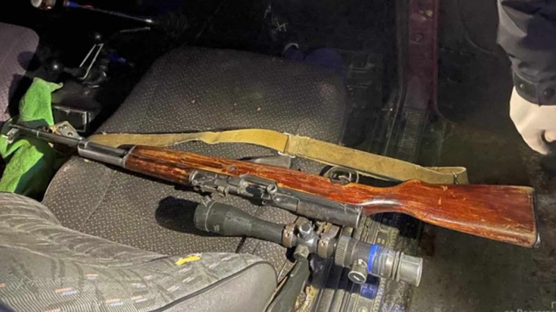 Bakıda “Niva”da ov tüfəngi saxlayan kişi tutulub