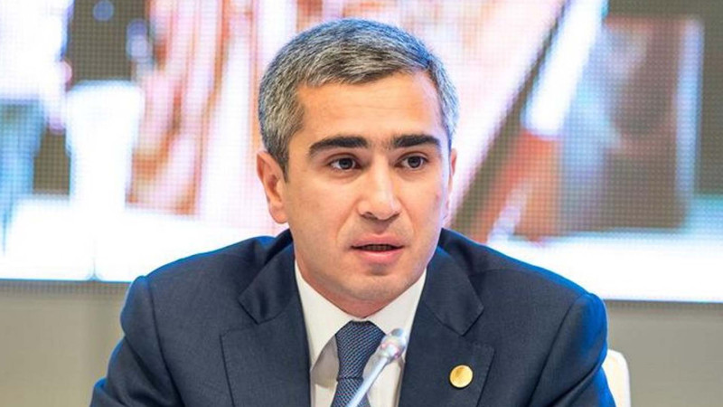 Prezidentin köməkçisi yaralanan deputat Fazil Mustafanı ziyarət edib