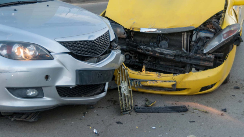 Sabunçu: “VAZ” “Mercedes”lə toqquşub