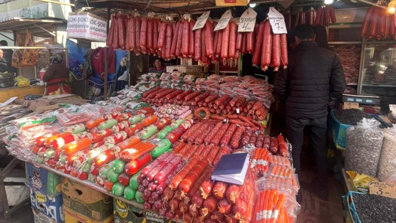 8-ci km bazarında mənşəyi məlum olmayan kolbasa aşkar olunub