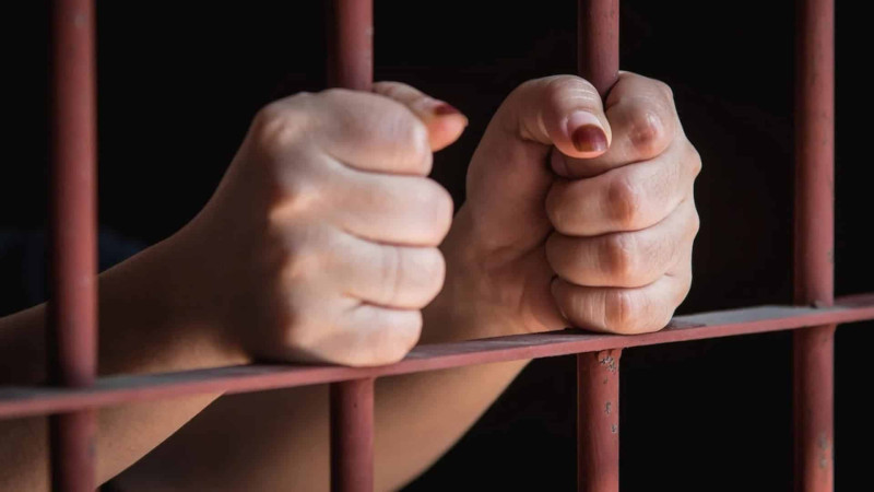 Bakıda 1 yaşlı oğlunu öldürən qadına qarşı ittihamın ağırlaşdırılması tələb olunub