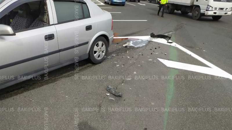 “Azneft” dairəsində qəza: “ToyotaPrius” “Opel”lə toqquşub