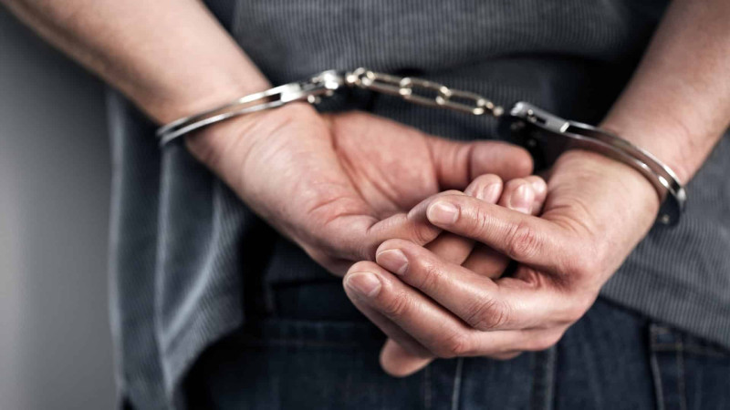 Bakıda avtomobilin nişanını oğurlayaraq hədə-qorxu yolu ilə pul tələb edən şəxs saxlanılıb