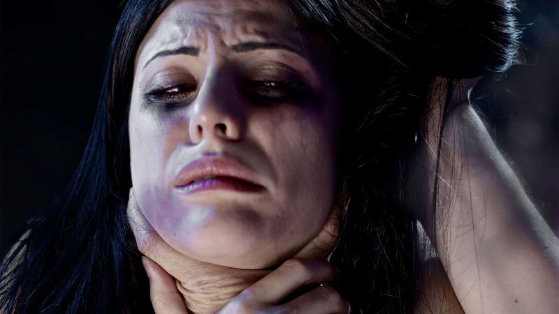 Qala qəsəbəsində 27 yaşlı qadın döyülüb