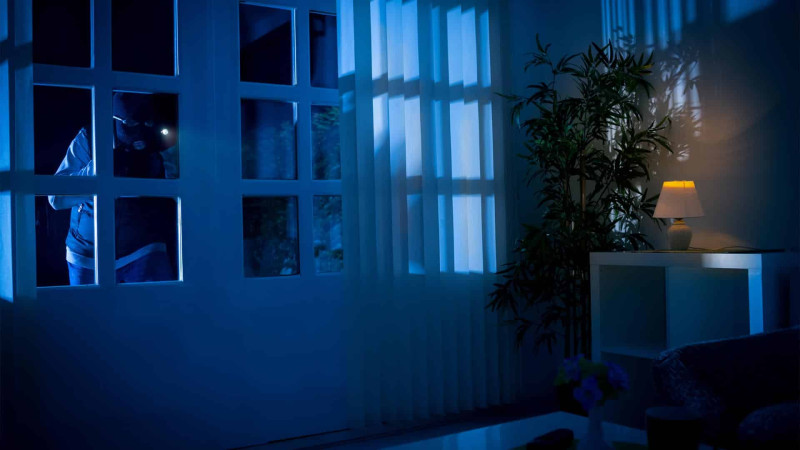 Zirə qəsəbəsində 2 nəfər evdən oğurluq edib