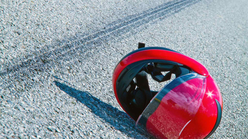 Nərimanovda motosiklet avtomobillə toqquşub