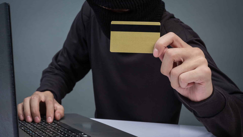 Bakı sakininin bank hesabından 20 min pul oğurlanıb