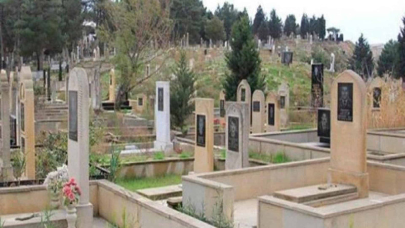 Bakıda qəbiristanlıqda asılmış kişi meyiti tapılıb