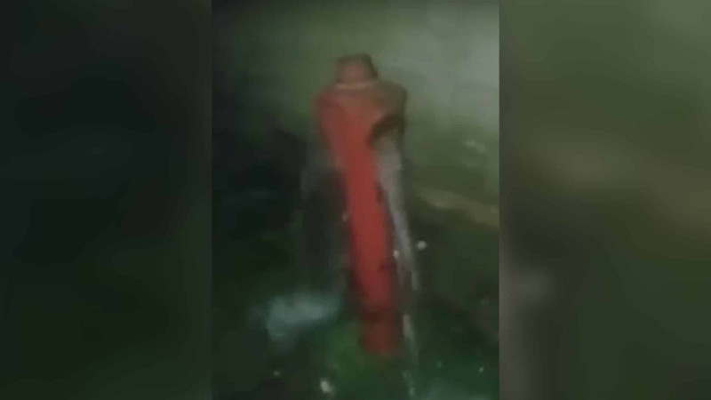 Suraxanıda yanğın hidrantı açıq qalıb: ərazini su basıb