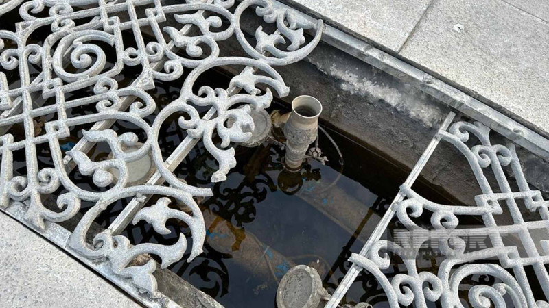 Xətai rayonunda dağılmış fontan insanlar üçün təhlükə saçır