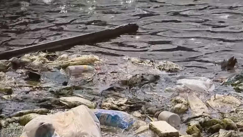Qala qəsəbəsində çirkab su həyətlərə dolub