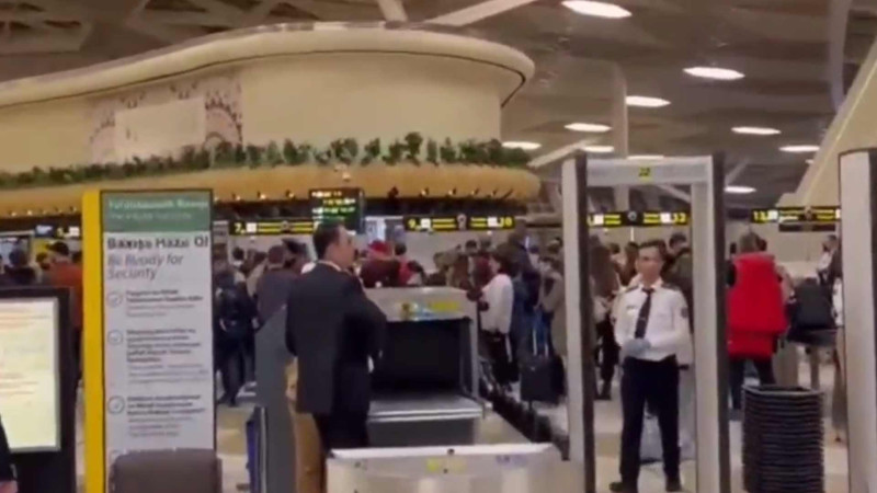 Aeroportda uzun növbə yaranıb-YENİLƏNİB