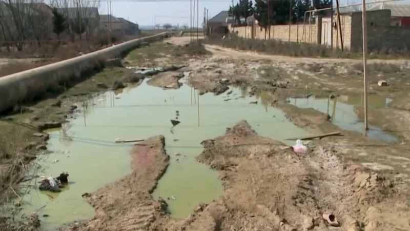 Zabrat qəsəbəsinin bərbad yolları və kanalizasiyasız küçələri şikayətlərə səbəb olur