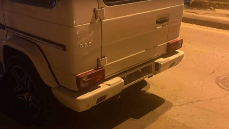 Bakıda “Gelandewagen”-in bahalı nömrəsi oğurlanıb, sürücüdən pul tələb ediblər