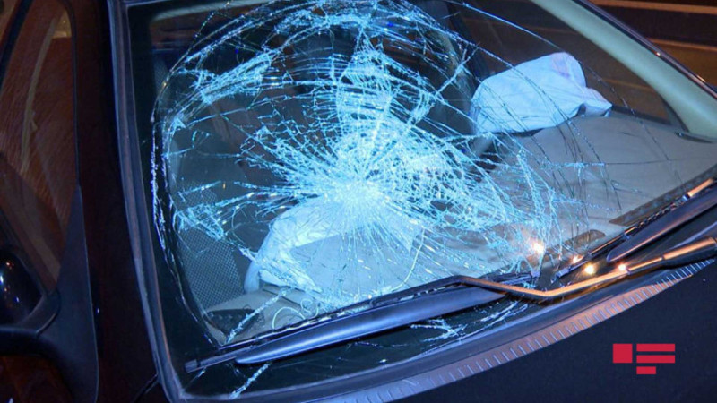 8 Noyabr prospektində avtomobil gənc qızı vurub