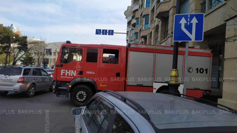 Paytaxtın mərkəzində yaşayış binasında yanğın olub