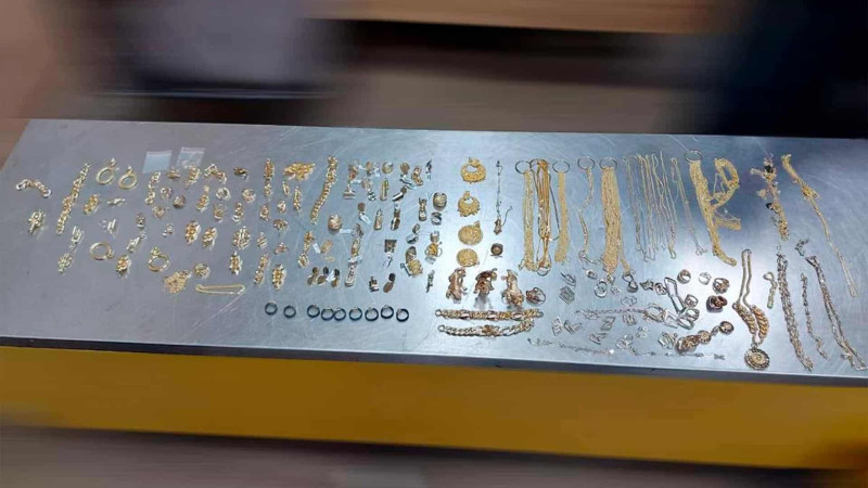 Bakı aeroportunda ölkəyə 1104 qram qanunsuz qızıl-zinət əşyaları keçirmək istəyiblər