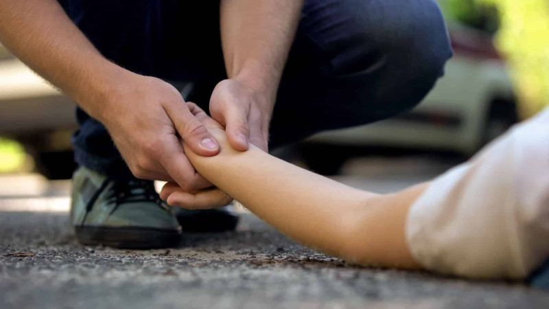 Xəzərdə 39 yaşlı qadını avtomobil vurub