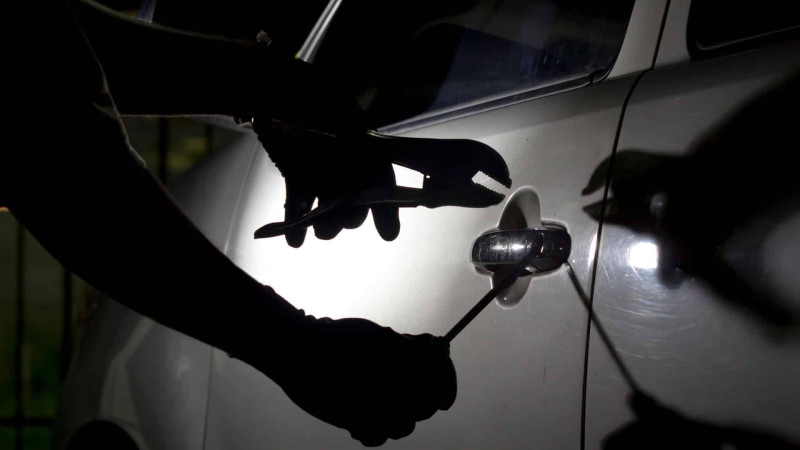 Bakıda maşından səsboğucu oğurlanıb