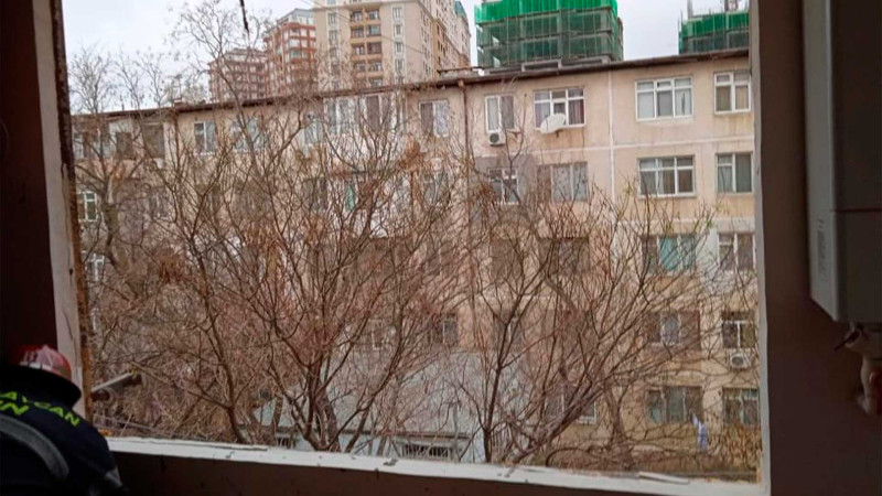 Bakıda yaşayış binasında partlayış olub: xəsarət alan var