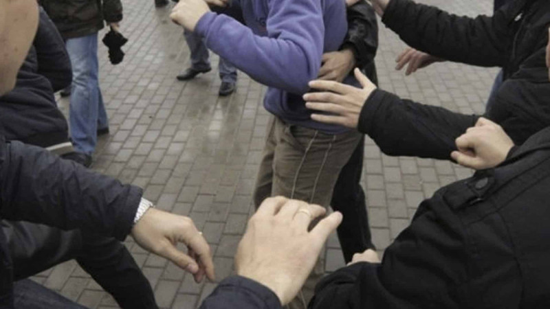 Lökbatan qəsəbəsində bir qrup şəxs dava edib