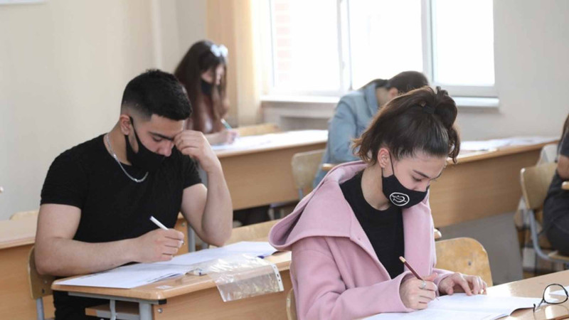 Buraxılış imtahanında ən yüksək nəticələri Bakının şagirdləri göstəriblər