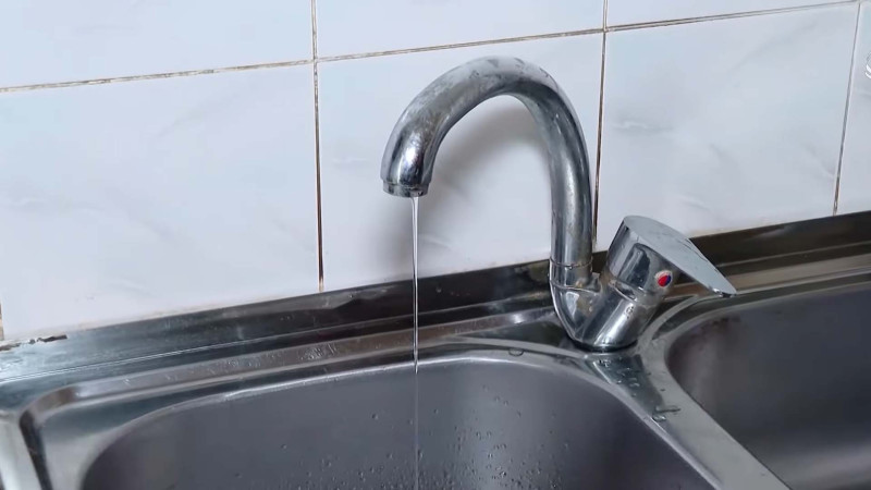 Gəncə prospektində çənlər söküldü, ancaq su müntəzəm verilmədi