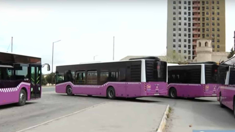 Bakıda köhnə avtobuslarla yenilərin “mübahisəsi”
