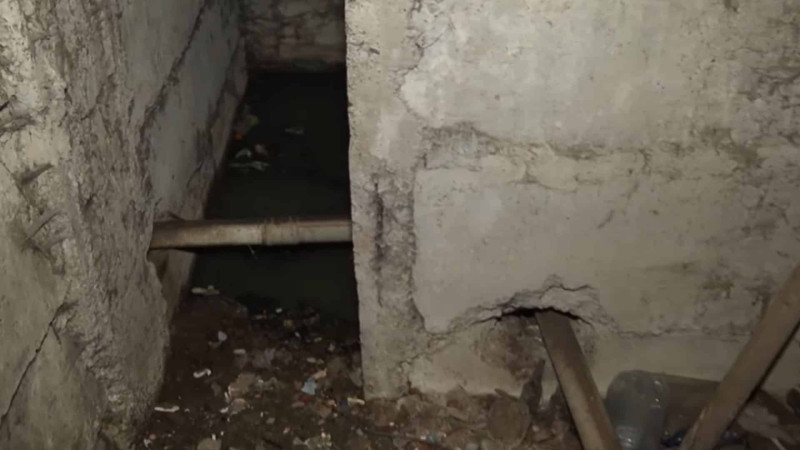 Binəqədi rayonunda 20 ildir binanın zirzəmisi kanalizasiya suyu ilə dolur