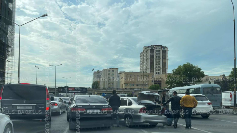 “Papanin”də avtomobillər toqquşub