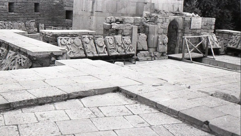 Şirvanşahlar dövründə saray alimi olmuş dərvişin məqbərəsi