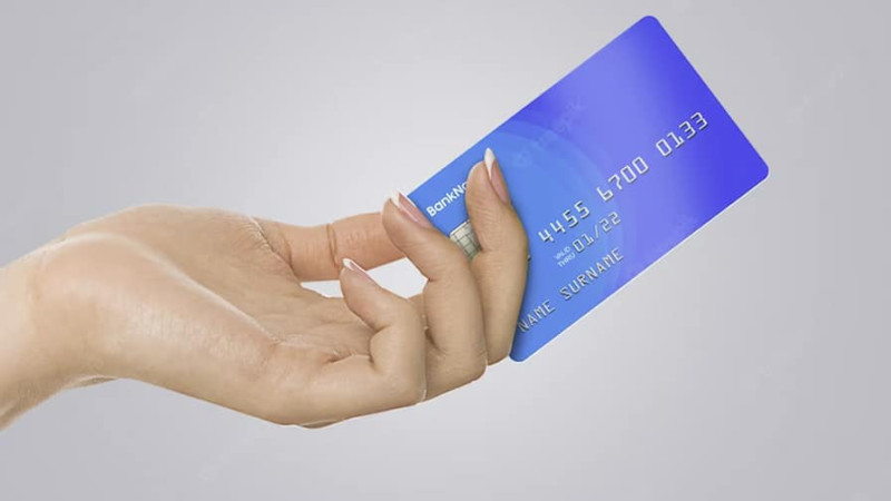 Bakıda qadın bank kartı oğurlayıb