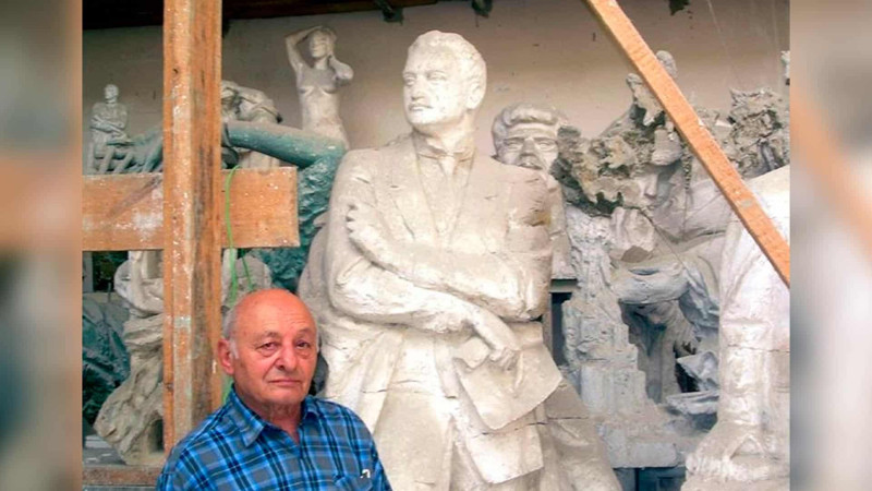 M.Ə.Rəsulzadənin heykəlinin ilkin layihəsi təqdim olunub