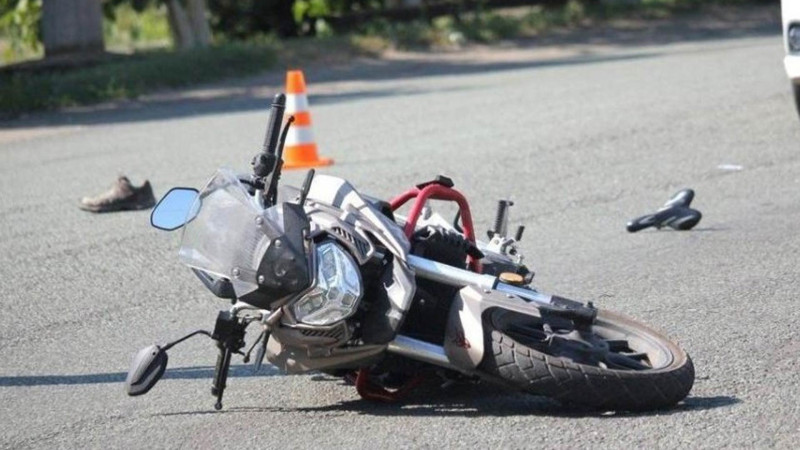 Suraxanı rayonunda motosikletçi qəza törədib