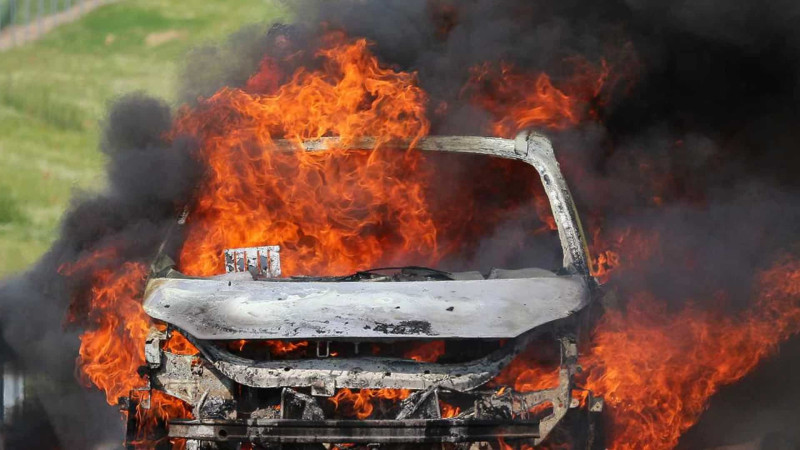 Xəzər rayonunda avtomobil alışıb