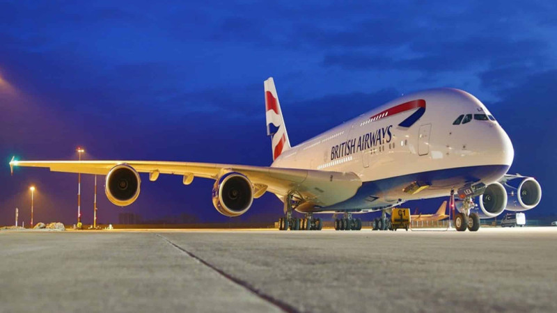 Britaniya təyyarəsi təcili Bakıya enib