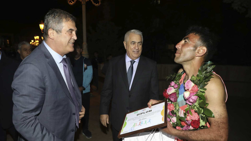 Ağstafadan Bakıya piyada gəlməyi bacardı