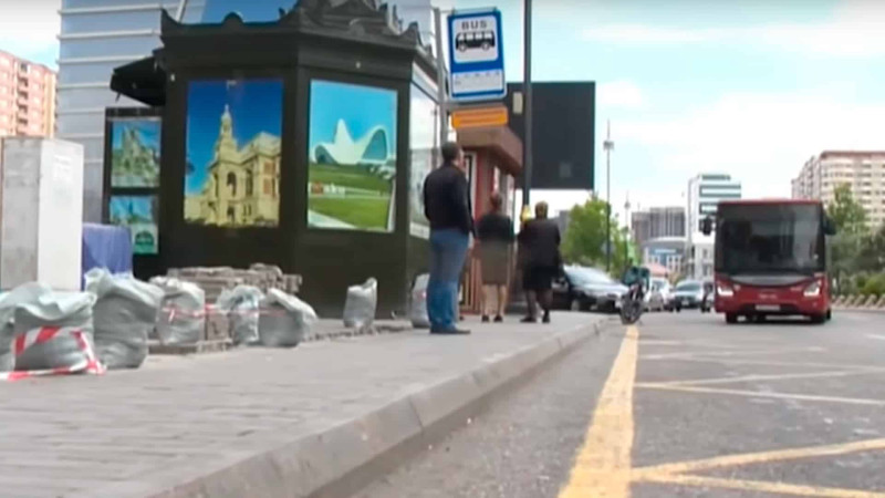 Xətaidə dayanacaq əvəzinə köşk quraşdırılıb