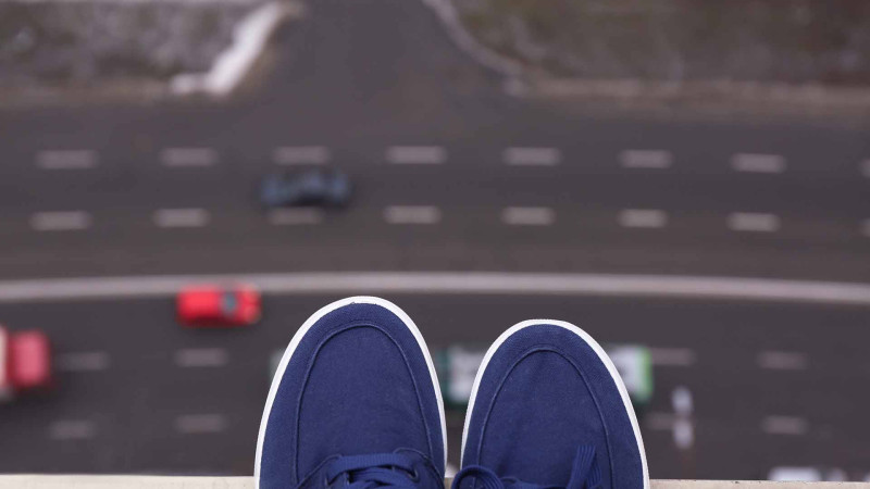 Bakıda 14 yaşlı qız özünü binadan atıb - YENİLƏNİB