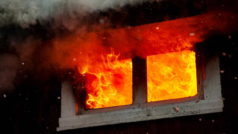 Xətaidə yaşayış binasında yerləşən mağaza yanıb