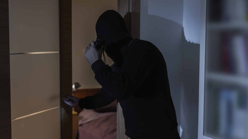 Türkan qəsəbəsində evdən 10.000 AZN-lik oğurluq edilib